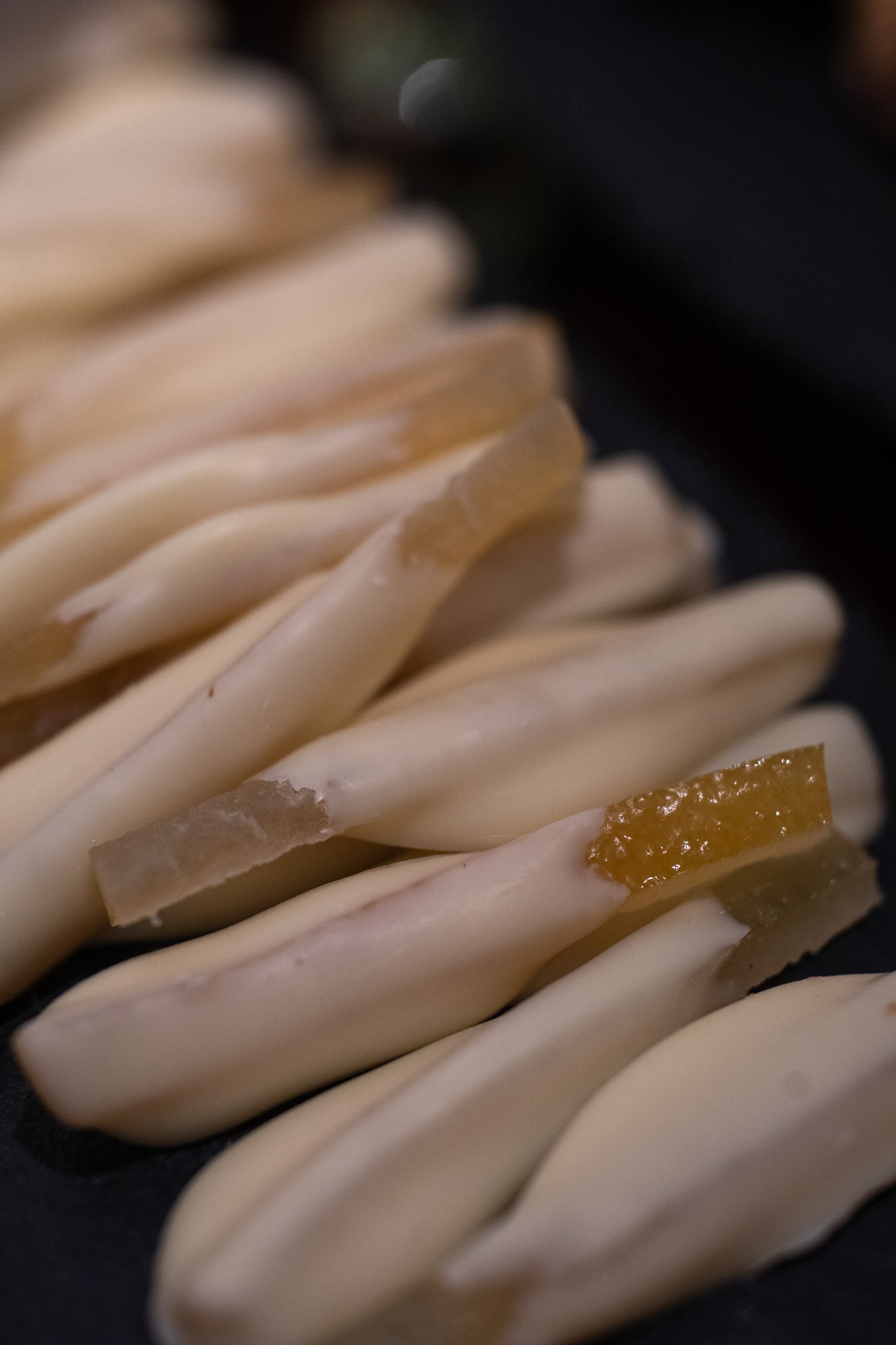 White Chocolate Lemon Pieces Box | Be Chocolat