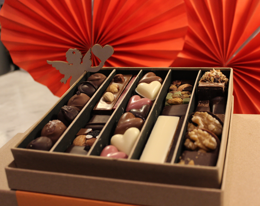 Valentine's Day Chocolate Selection Gift Box 430g | Be Chocolat