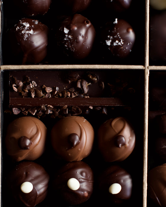 Christmas Chocolate Selection Gift Box 2kg | Be Chocolat
