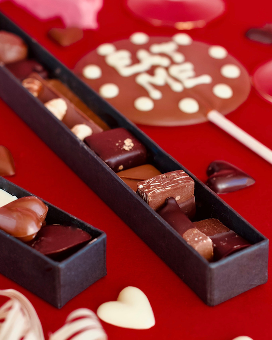 Valentine's Day Long Chocolate Gift Box 150gr & Giant Lollipop | Be Chocolat