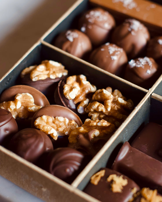 Christmas Chocolate Selection Gift Box 690gr | Be Chocolat