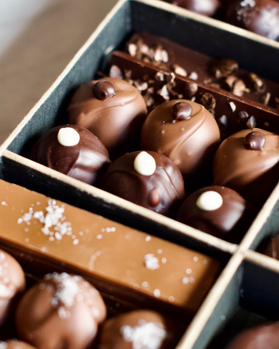 Christmas Chocolate Selection Gift Box 1kg | Be Chocolat